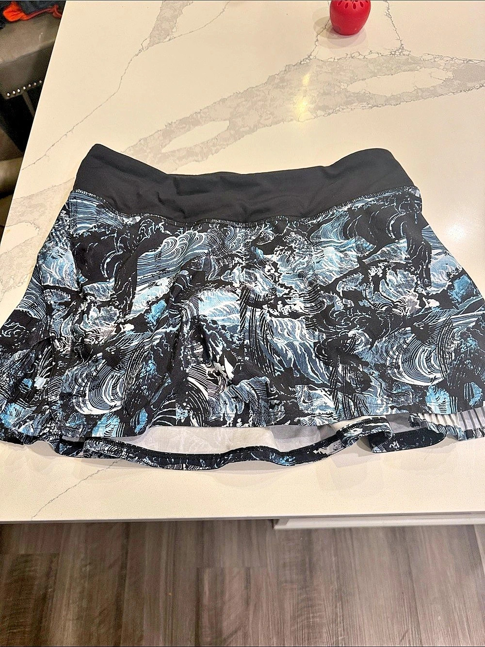 lululemon Abstract Athletic Skirt in Black & Blue Like New